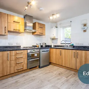 Holiday home Centre Townhouse, Sleeps 8, Free Parking, Southampton