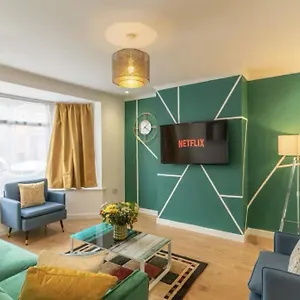 Holiday home Bright, Cosy - 3 Beds, Parking, Virgin Wifi, Modern, Southampton