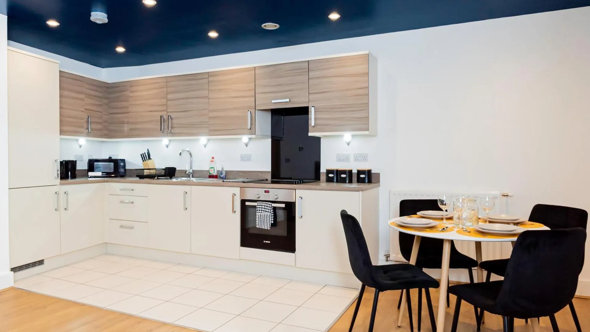 Modern 2Br Retreat In Southampton - Balcony, Free Parking & Wifi Villa 0*,  United Kingdom