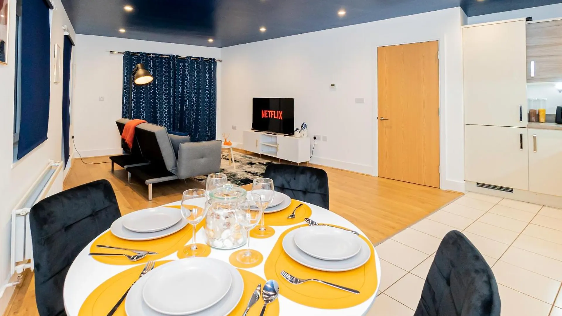 Modern 2Br Retreat In Southampton - Balcony, Free Parking & Wifi Villa