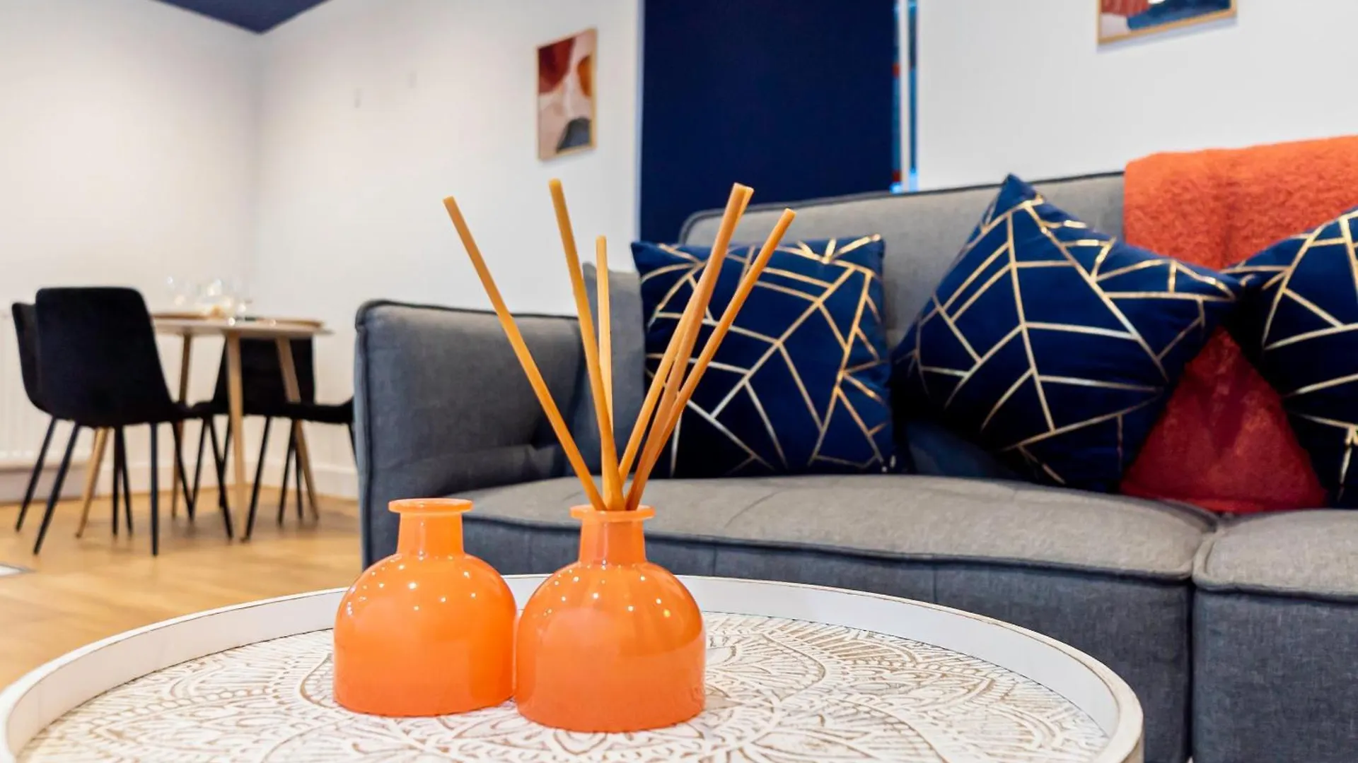 Modern 2Br Retreat In Southampton - Balcony, Free Parking & Wifi Villa Holiday home
