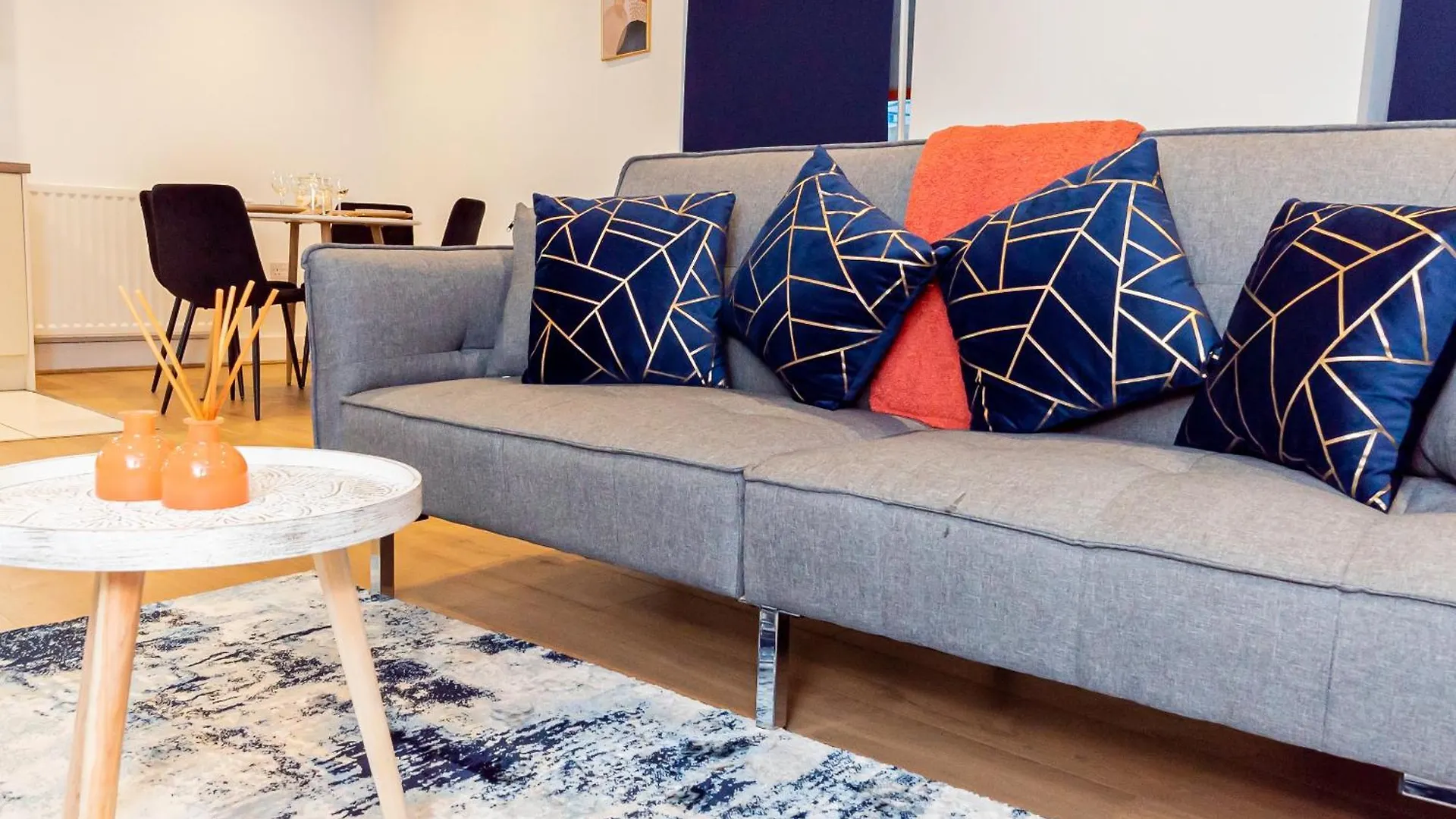 Modern 2Br Retreat In Southampton - Balcony, Free Parking & Wifi Villa