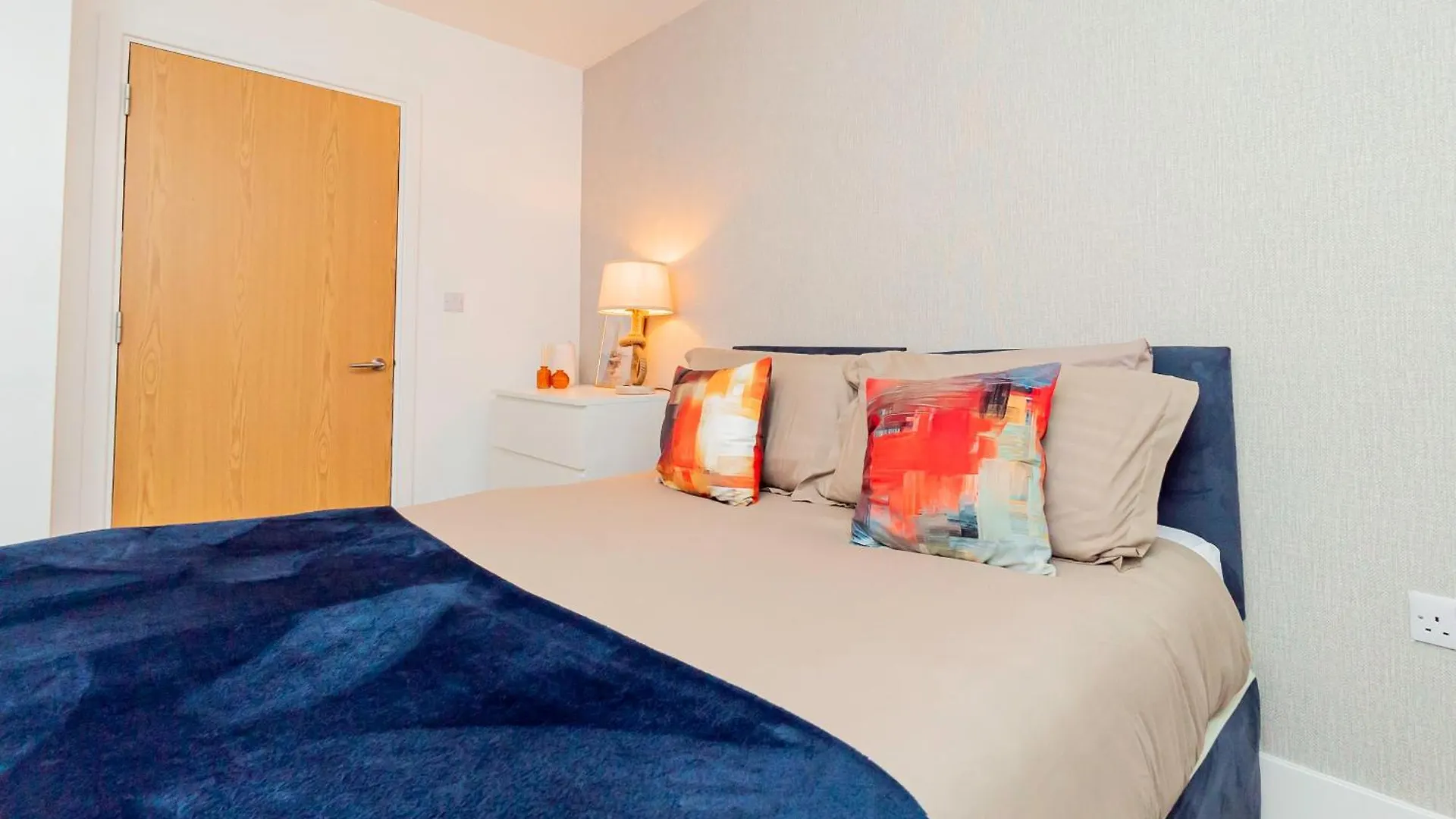 Holiday home Modern 2Br Retreat In Southampton - Balcony, Free Parking & Wifi Villa