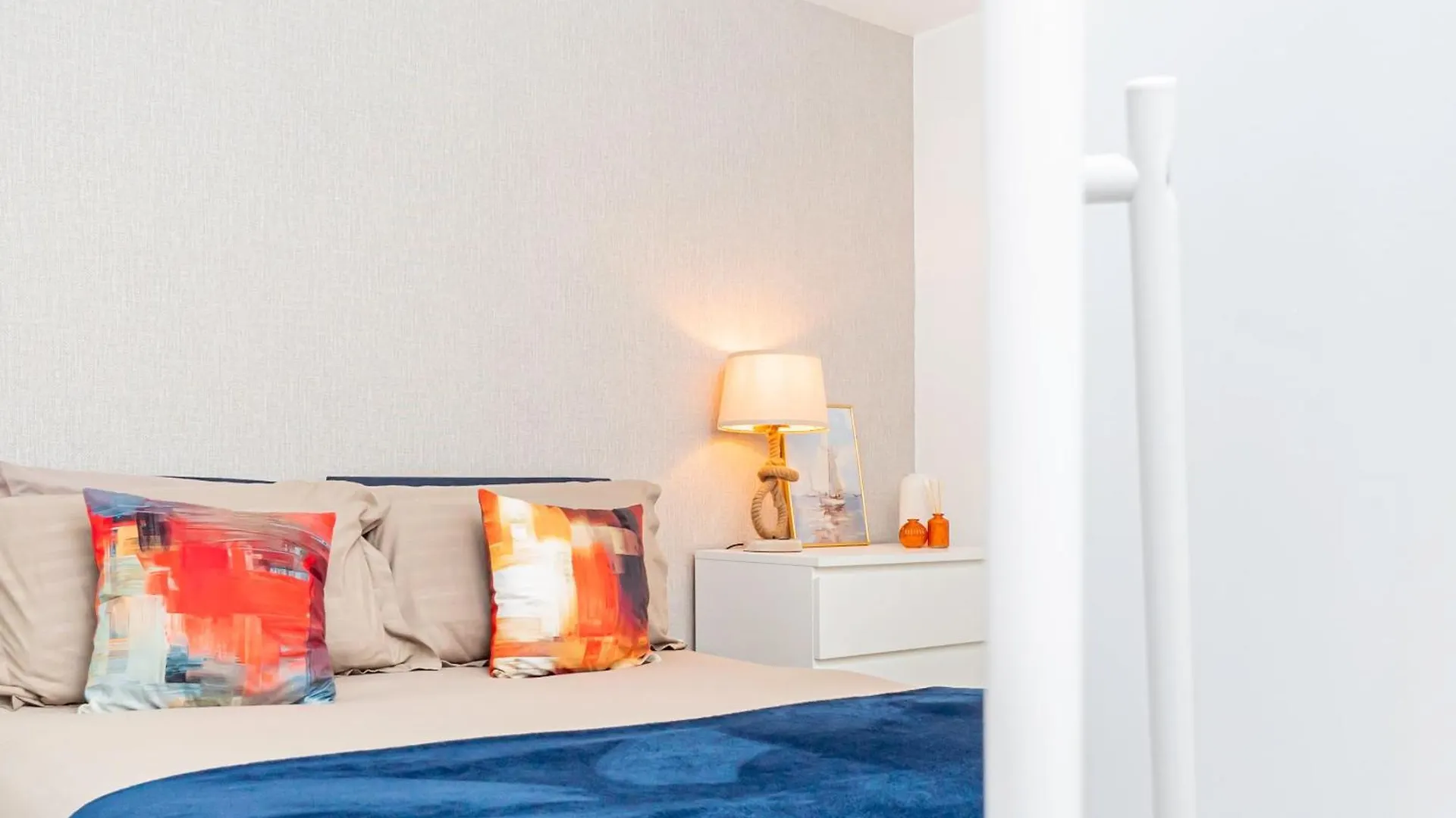 Modern 2Br Retreat In Southampton - Balcony, Free Parking & Wifi Villa United Kingdom