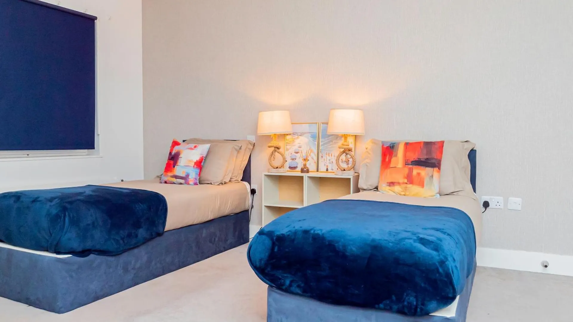 Modern 2Br Retreat In Southampton - Balcony, Free Parking & Wifi Villa 0*,  United Kingdom