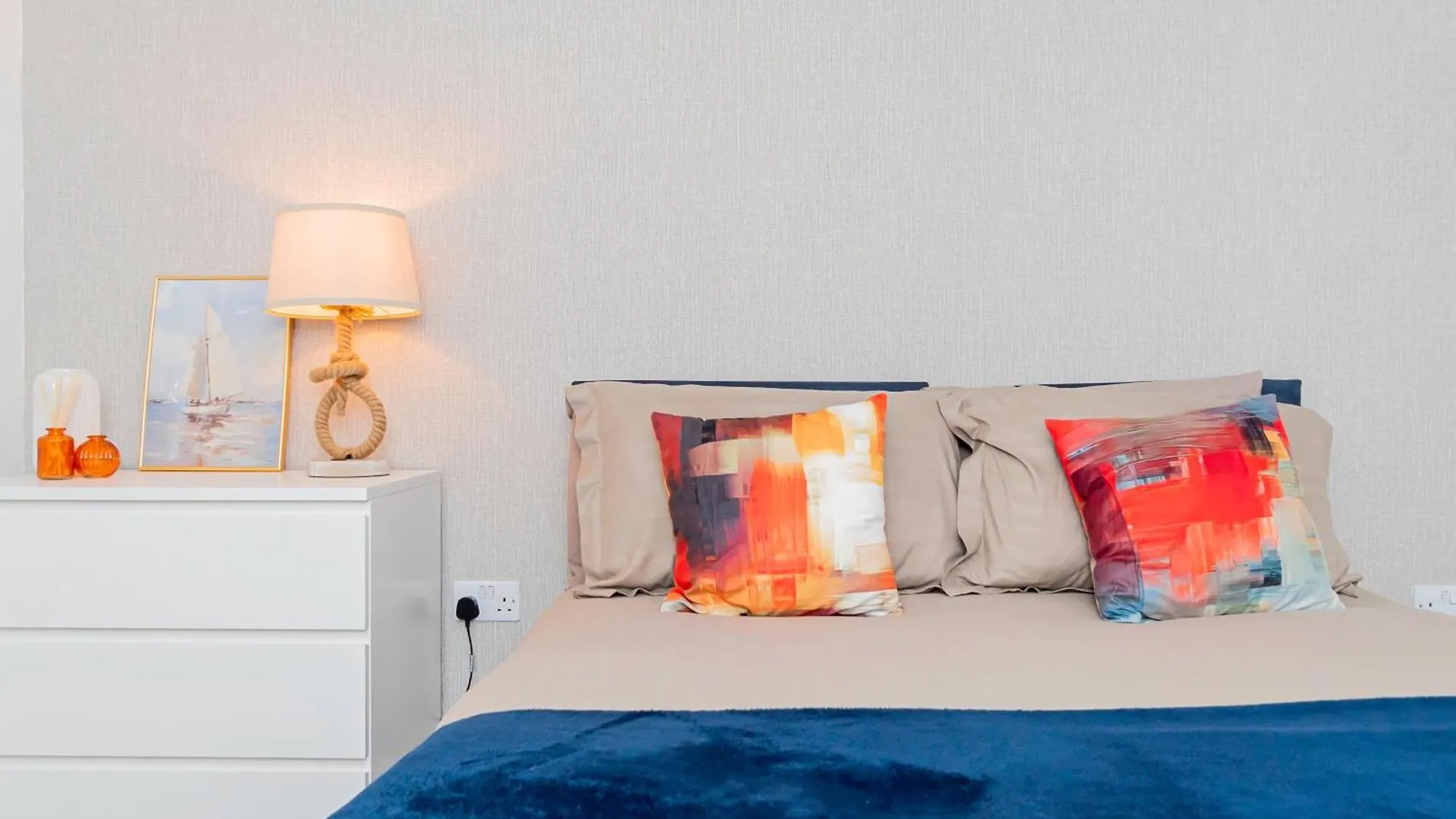 Holiday home Modern 2Br Retreat In Southampton - Balcony, Free Parking & Wifi Villa